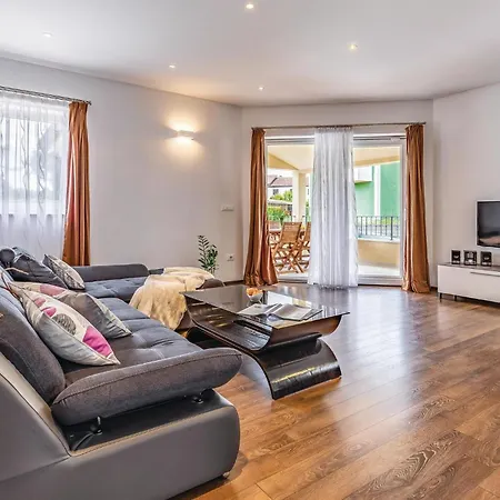 別荘 Four-bedroom In